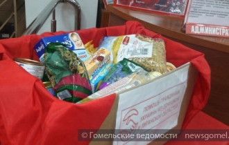 Фото: Акция по сбору продуктов, одежды в помощь украинцам