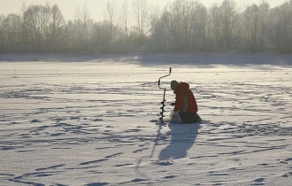 Фото: Первые жертвы зимней рыбалки: выход на лёд смертельно опасен!