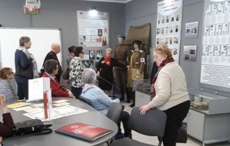 Фото: Интересно о серьёзном: посетители ЦСОН Центрального района побывали в музее Красного Креста