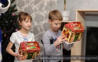 Фото: Депутаты поздравили 11 ребят, обучающихся на дому, с новогодними праздниками