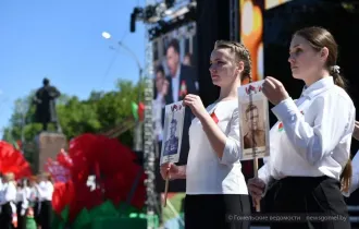 Фото: На площади Ленина торжественный музыкальный пролог открыл празднования 9 Мая