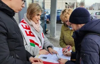 Фото: В Гомеле зарегистрированные инициативные группы приступили к сбору подписей в округах