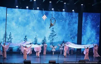 Фото: Чарующий свет, волшебная музыка и танцы на рождественском концерте в Гомеле