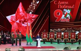 Фото: Александр Лукашенко наградил девять населенных пунктов Беларуси вымпелом за мужество и стойкость в годы войны