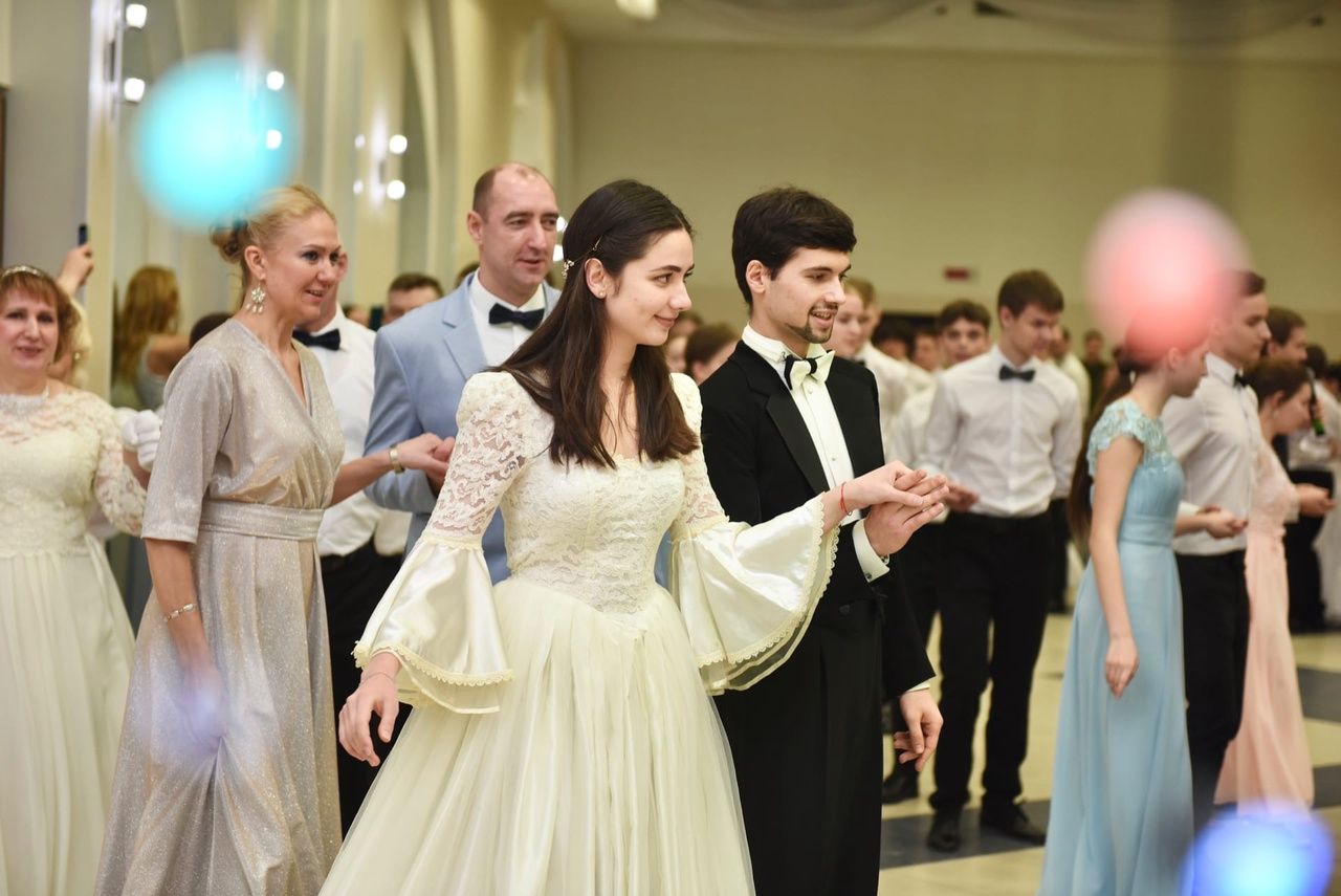 Фото: Рождественский бал православной молодёжи собрал около 150 участников в Гомеле