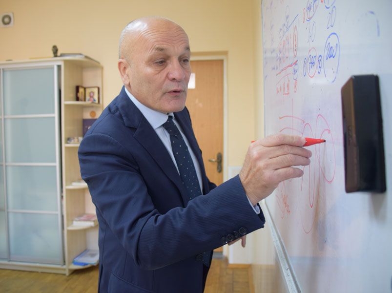 Фото: «Директорам пора учиться ездить "по серпантинам"»: Наум Кац о «дырах» в белорусской промышленности