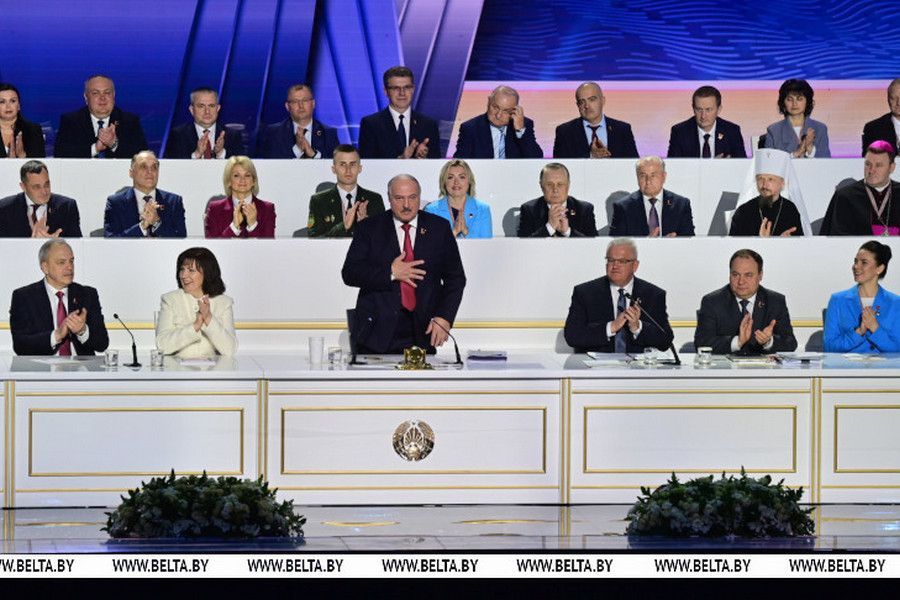 Фото: Заседание ВНС в качестве конституционного органа впервые состоялось 24 апреля, принятые решения подписаны избранным председателем