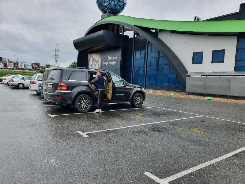 Фото: В Гомеле ищут водителей, которые паркуются на местах для инвалидов