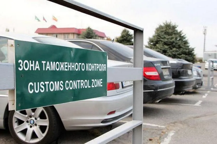 Фото: Можно ли передать транспортное средство без таможенного декларирования физлицу государства-члена ЕАЭС?