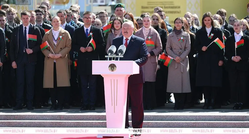Фото: Александр Лукашенко: традиция чествования важнейших символов суверенной Беларуси стала поистине всенародной