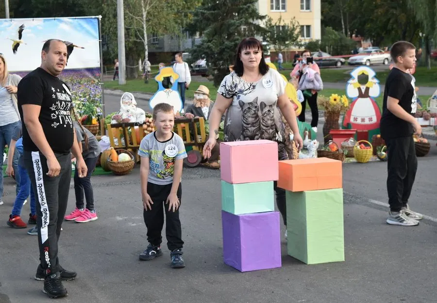 Фото: В День города в Советском районе Гомеля прошла семейная супер-игра 