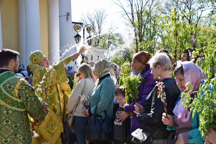 Фото: Вербное воскресенье отметили горожане в Петропавловском соборе Гомеля