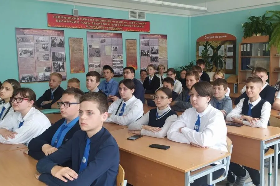 Фото: Гомельские школьники поучаствовали в онлайн-уроке к 80-летию освобождения Беларуси