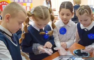 Фото: В Гомеле первоклассники исследуют, из чего сделаны детские площадки