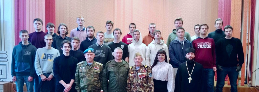 Военный комиссар города Гомеля Александр Савенок напутствовал будущих армейцев