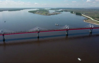 Фото: Первый автомобильный мост соединил Россию и Китай