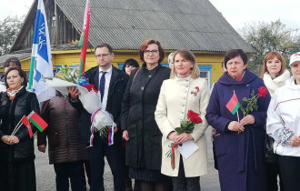 Фото: Белорусы в Ельске почтили  память словака-антифашиста, командира партизан Яна Налепки 