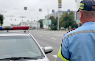 Фото: Гомельчанину выписали штраф за проезд авто по тротуару
