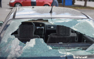 Фото: Коммунальное ЧП в Гомеле: в результате тепловых испытаний повреждено несколько автомобилей