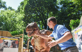Фото: Динозавры ожили в Гомеле: уникальный парк на время поселился у аттракционов 