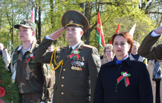 Фото: На Новобелицком братском кладбище состоялся торжественный митинг