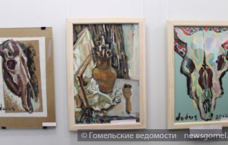 Фото: 300 предметов искусства экспонируется в галерее Ващенко
