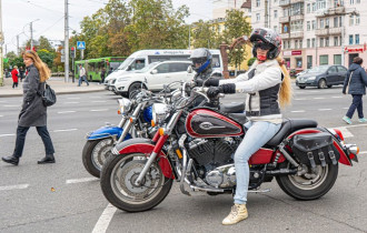 Фото: Леди на мотоциклах, картинг и ретротехника: в День города на площади Восстания интересно