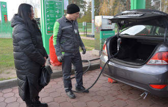 Фото: Дави на газ! Почему автомобилисты в Гомеле массово меняют бензин на заправку газом