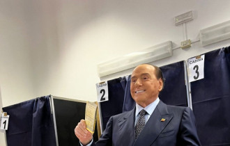 Фото: Сильвио Берлускони избран в итальянский Сенат