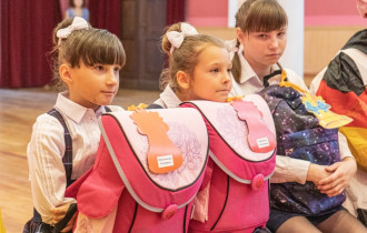 Фото: Мэр Гомеля вручил портфели детям из городского социально-педагогического центра