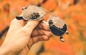 Фото: Нужно ли носить солнцезащитные очки осенью и зимой