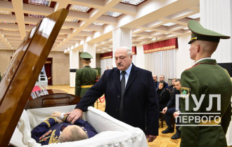 Фото: Лукашенко простился с безвременно ушедшим из жизни Владимиром Макеем