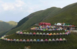 Фото: В Китае побили рекорд Гиннесса по числу разбитых палаток