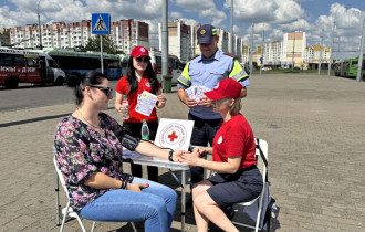 Фото: ГАИ и Красный Крест провели профилактическую акцию «Внимание, жара!»