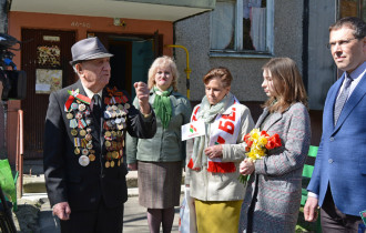 Фото: «День Победы» и «Катюша» с оркестром: в Советском районе Гомеля прошли парады под окнами ветеранов
