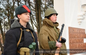 Фото: В Костюковке у братской могилы советских воинов прошёл торжественный митинг, посвященный годовщине освобождения Гомеля