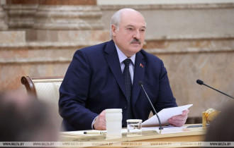 Фото: Александр Лукашенко требует от губернаторов не устраняться от вопросов образования