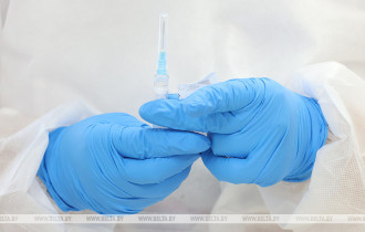 Фото: Великобритания стала первой страной в мире, одобрившей вакцину против омикрона