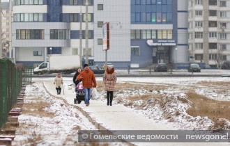 Фото: Устроены временные тротуары по ул. Мазурова