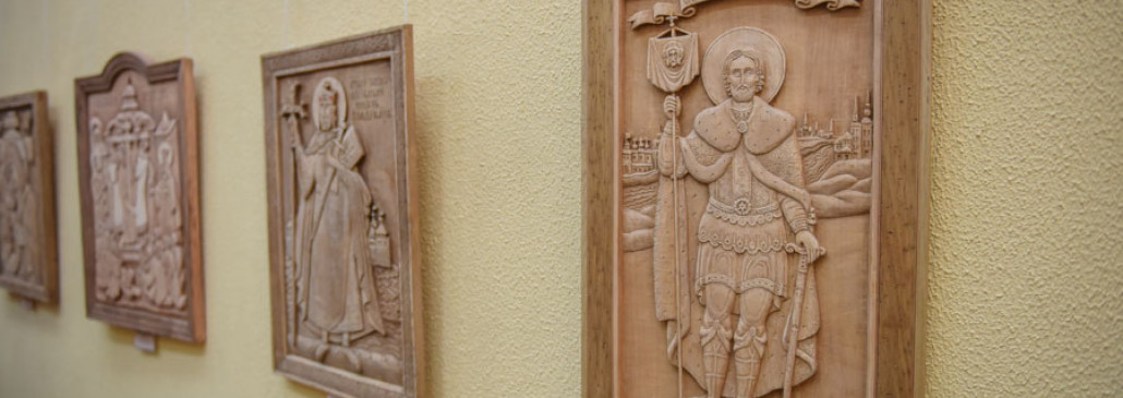 Выставка резных икон Владимира Куклина открылась в Гомеле