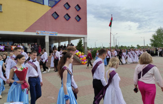 Фото: Выпускная торжественная линейка состоялась в школе № 72 Гомеля