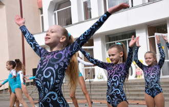 Фото: Ярко, с песнями и по-спортивному: с областного детского праздника стартовала летняя оздоровительная кампания в Гомеле