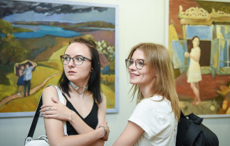 Фото: В картинной галерее Г. Х. Ващенко открылась выставка дипломных работ выпускников художественного колледжа
