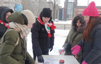 Фото: В Гомеле продолжается сбор подписей в поддержку выдвижения кандидатов в депутаты