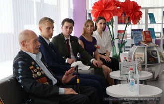 Фото: Учащиеся СШ № 75 встретились с ветераном Великой Отечественной Николаем Касперовичем