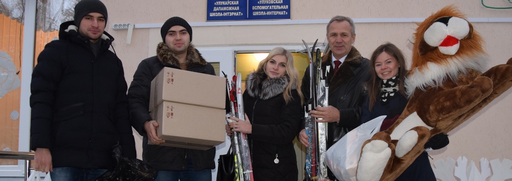 Депутат парламента Александр Данченко и волонтёры «Седьмого неба» присоединились к акции «Наши дети»