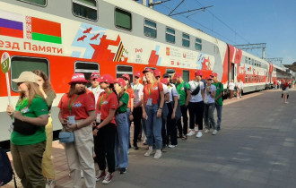 Фото: На вокзале Гомеля с оркестром встретили "Поезд Памяти"