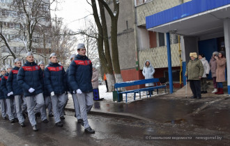 Фото: «Спасибо, ребята!»: в Гомеле перед ветераном Анатолием Корако прошли маршем ученики СШ № 9