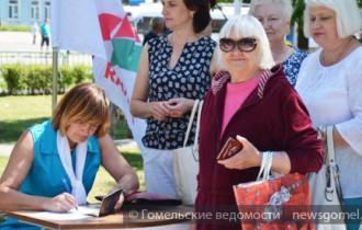 Фото: За выдвижение Лукашенко кандидатом в Президенты уже сдано более 100 тыс. подписей