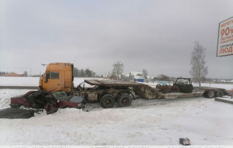 Фото: Легковушка и грузовик столкнулись в Речицком районе, погиб водитель